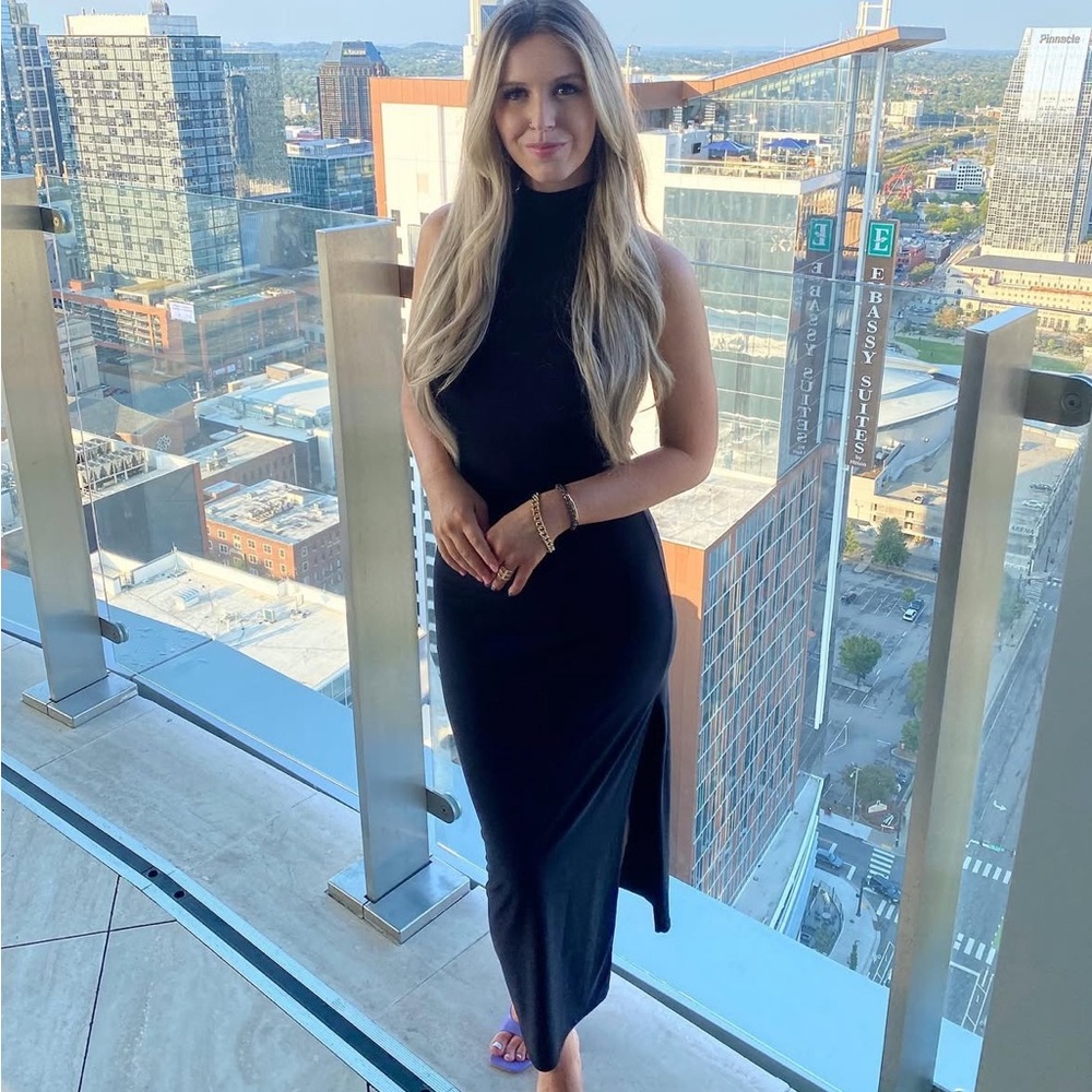Chic Black Sleeveless Maxi Dress
